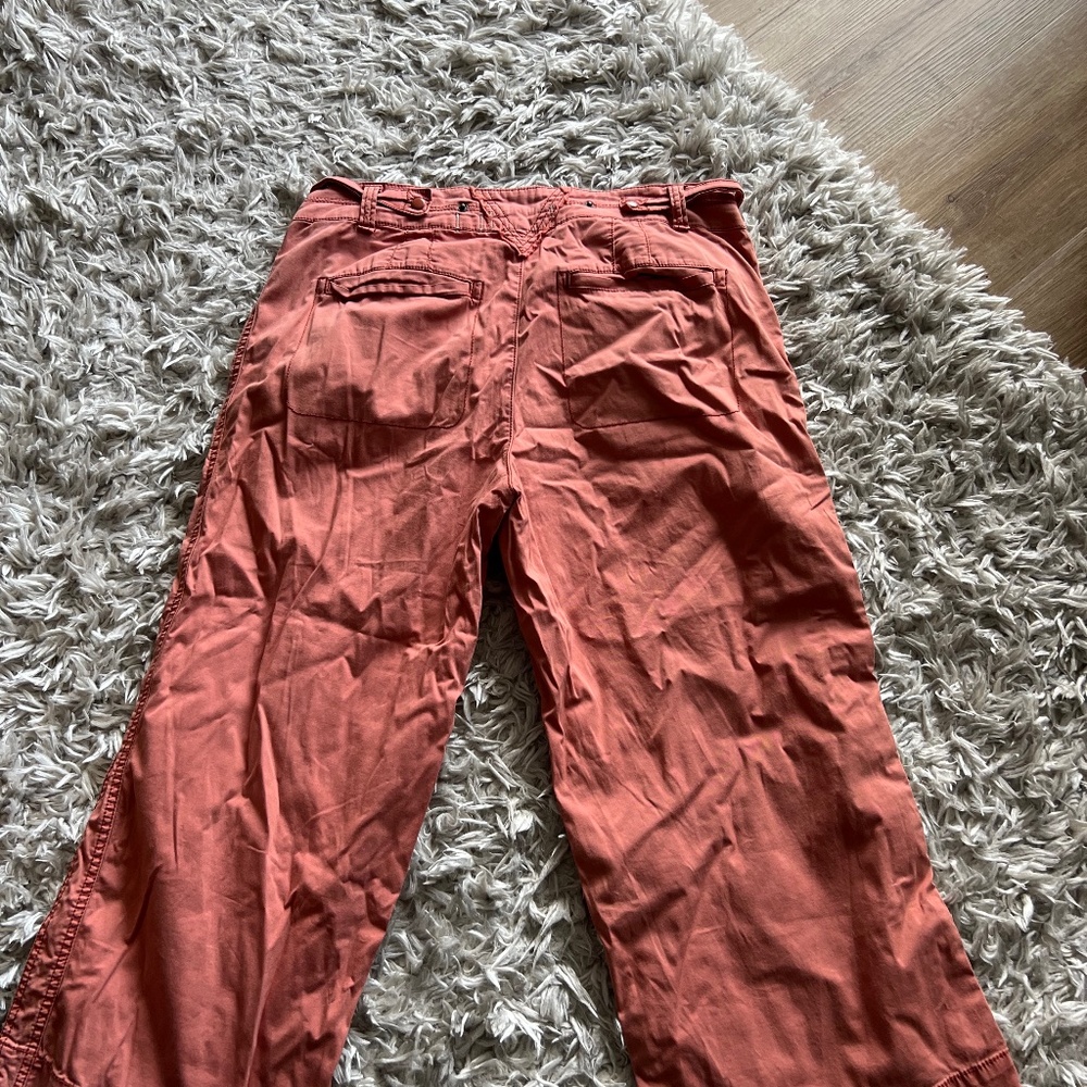 Hei Hei women’s gently used coral capris